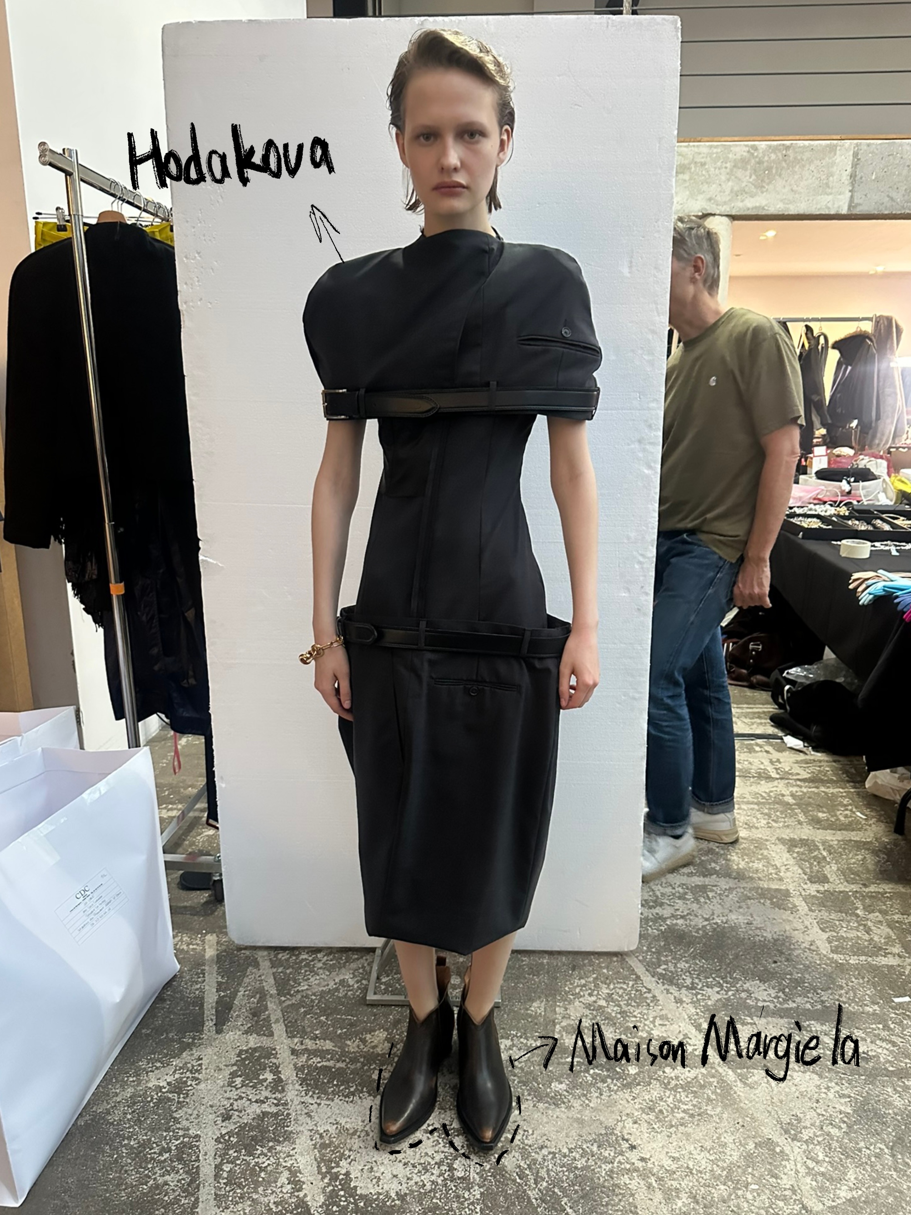 本期Fitting Room聚焦2026春夏系列，呈现18个品牌的实拍造型。透过