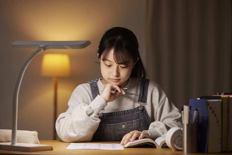 批评和听取批评，可以促进个人与社会进步
之前总觉得被人当众指出问题是件丢面的事，