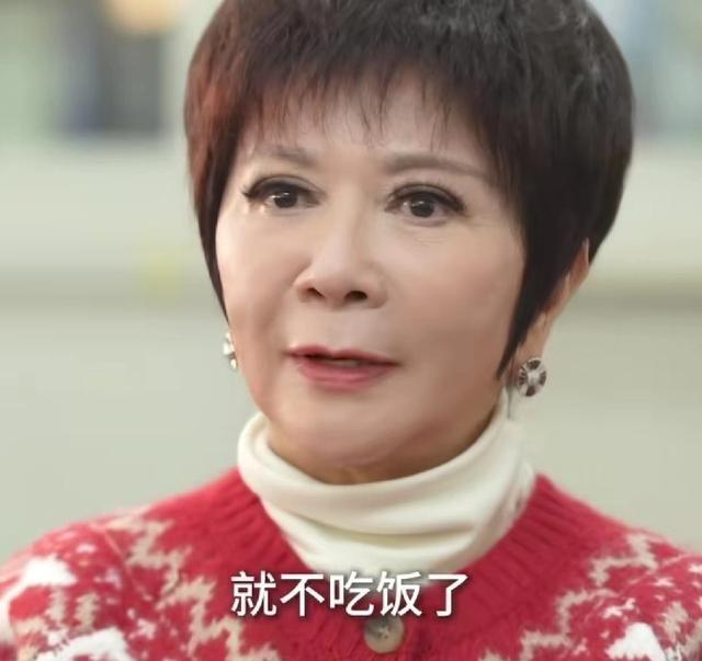 蔡明：“我1996年春晚演机器人的时候，我两个月没有吃一粒米饭，每天就吃黄瓜和西