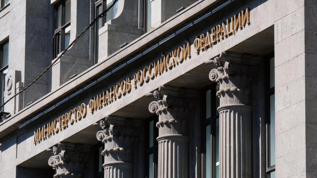 俄财政部紧急出售黄金弥补预算赤字。

2023年4月，俄财政部从福利基金售出42