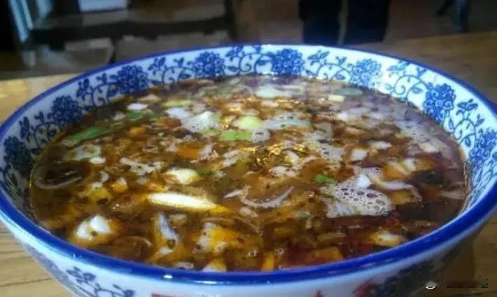 洛阳牛肉汤一颗璀璨的明珠，
洛阳牛肉汤，那可是营养丰富得很。牛肉本身就是高蛋白的