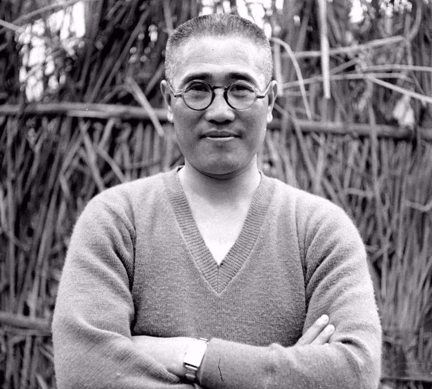 廖耀湘被称为是个十全十美的君子，他从不抽烟、不喝酒、不打牌、不贪财、不赌、不近女