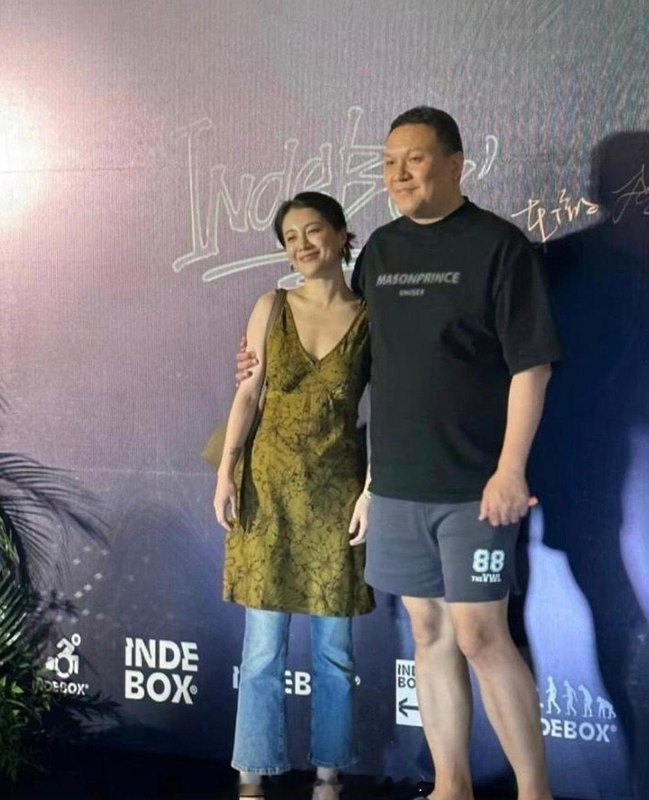事实证明，头发放下来比扎着更好看 