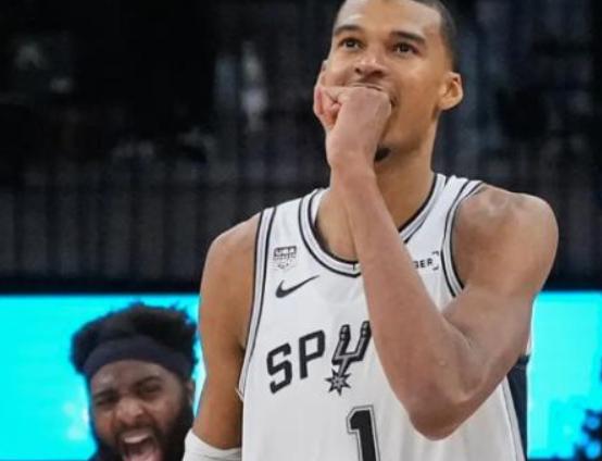 NBA总决赛，尼克斯对阵马刺的G3比赛中，出现了非常奇葩的一幕。今天的马刺再次经