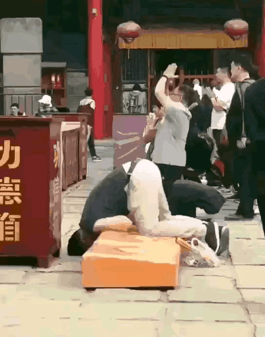 一直起不来，是不是被佛带走了？拜佛的意义在于佛能救死扶伤，解除危难的慈悲之心，如