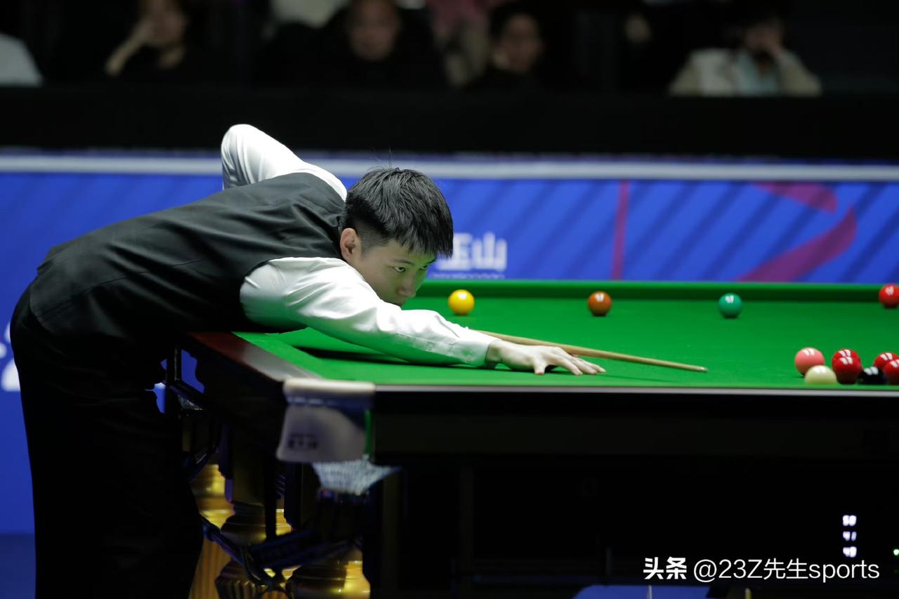 今晚的这场焦点对决，赵心童在首局打出单杆91分，加里威尔逊全场轰出三杆破百和一杆