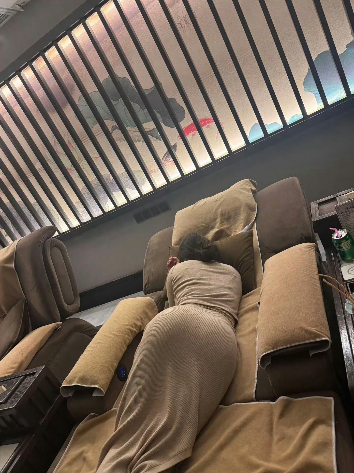 休息中的女秘书