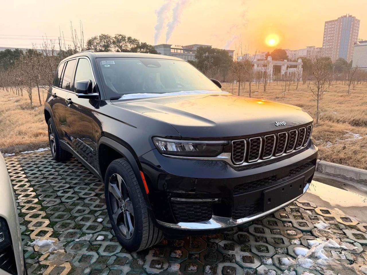 Jeep 大切诺基(进口) 2023款 大切诺基 4xe 2.0T 远峰版 全新