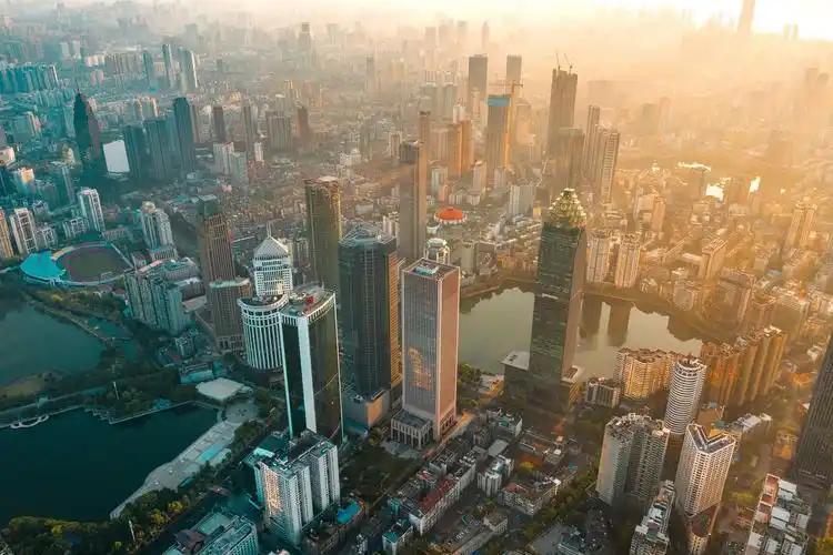 1.2 > 产业集群的形成与规模
在“五谷丰登”的产业布局下，武汉形成了光谷、车