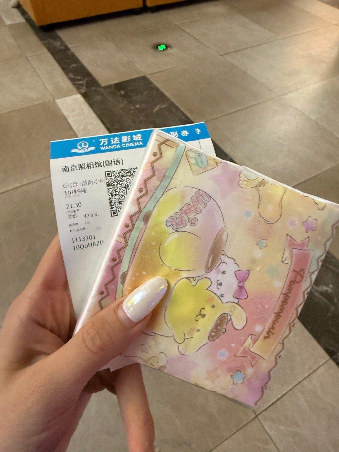 今天来看《南京照相馆》特地去楼下商店买了纸巾在抖子看视频的时候就哭的不行 ​​​