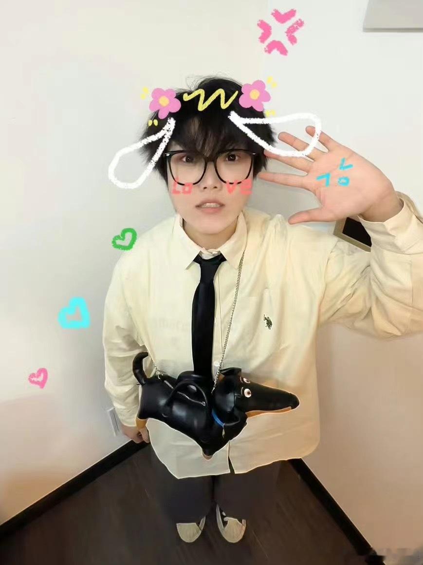 #薛之谦说王靖雯飙高音像做胃镜#老薛你的金句真就张口就来啊，要不你考虑考虑开个班