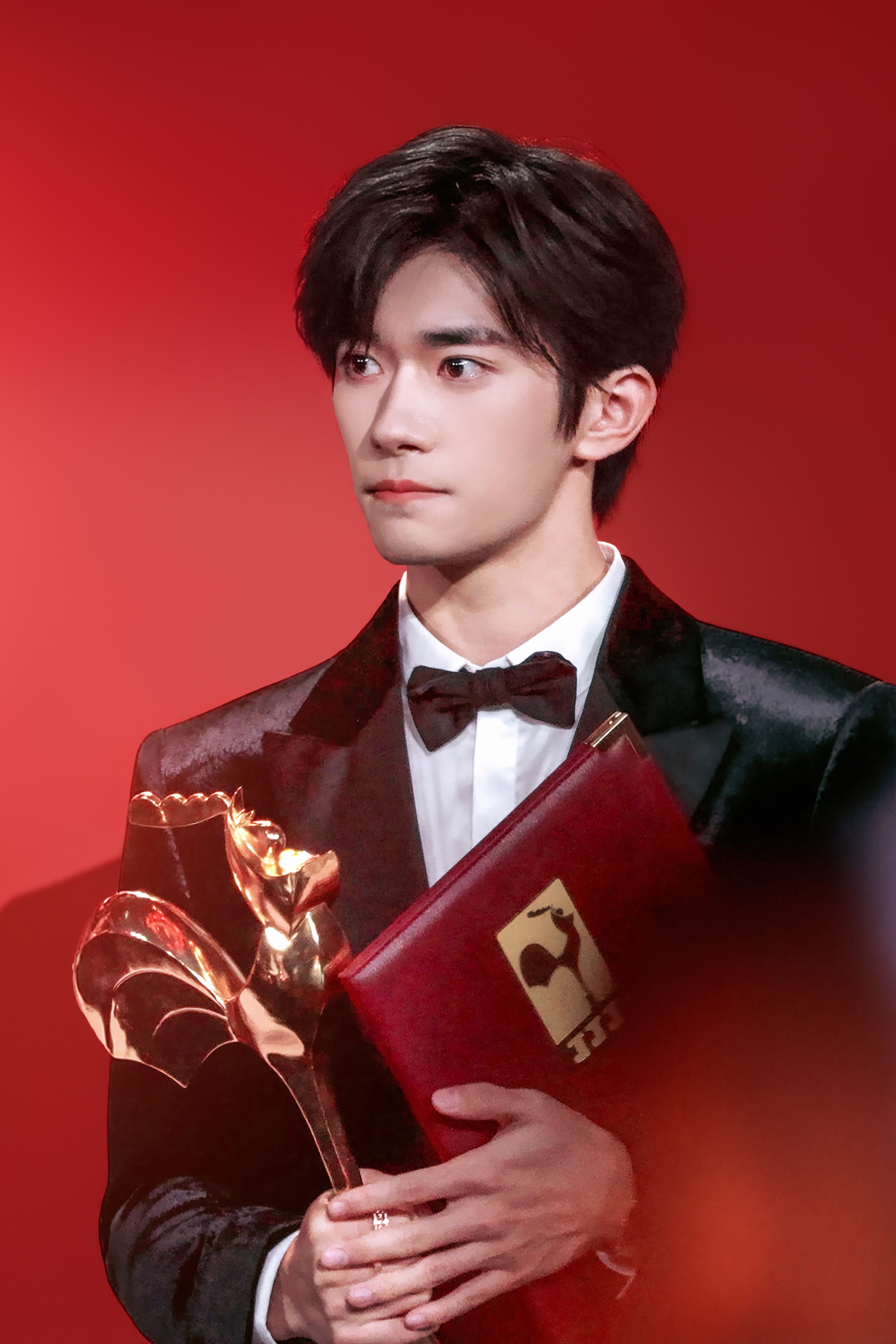 此男超会逗粉丝呀谁还不知道4.1是爱鸟日被易烊千玺骗到了