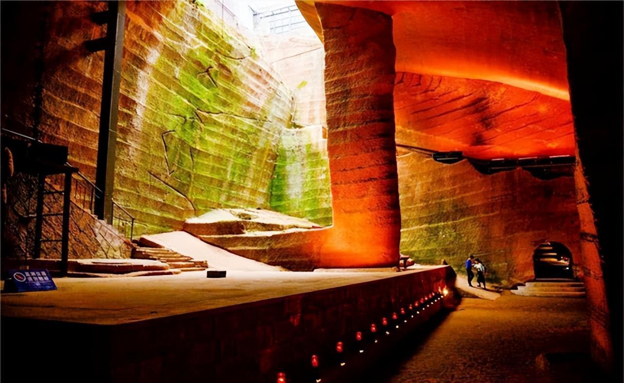 1992年，浙江一村民在山中深潭，抓到了一条37斤的大鱼。

浙江龙游县石岩背村