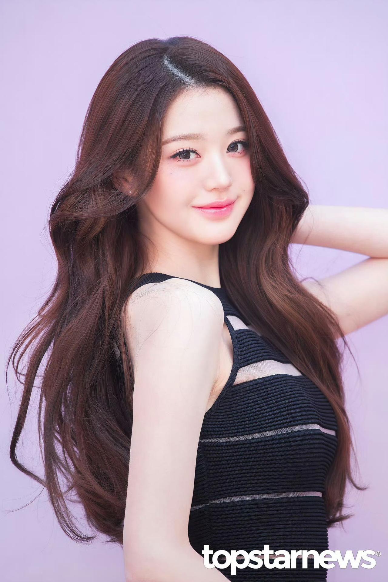 从脸蛋到身材体态甚至头发丝儿都写着“老娘就是大美女”！衣服一百分被穿出两百分的感