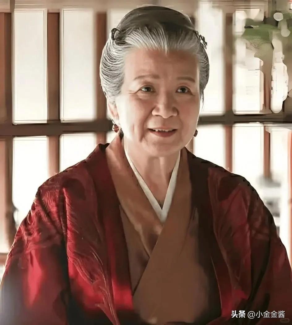 不生孩子，晚年会怎么样？。

活动中，82岁的曹翠芬眼含热泪，她说：“今年3月份
