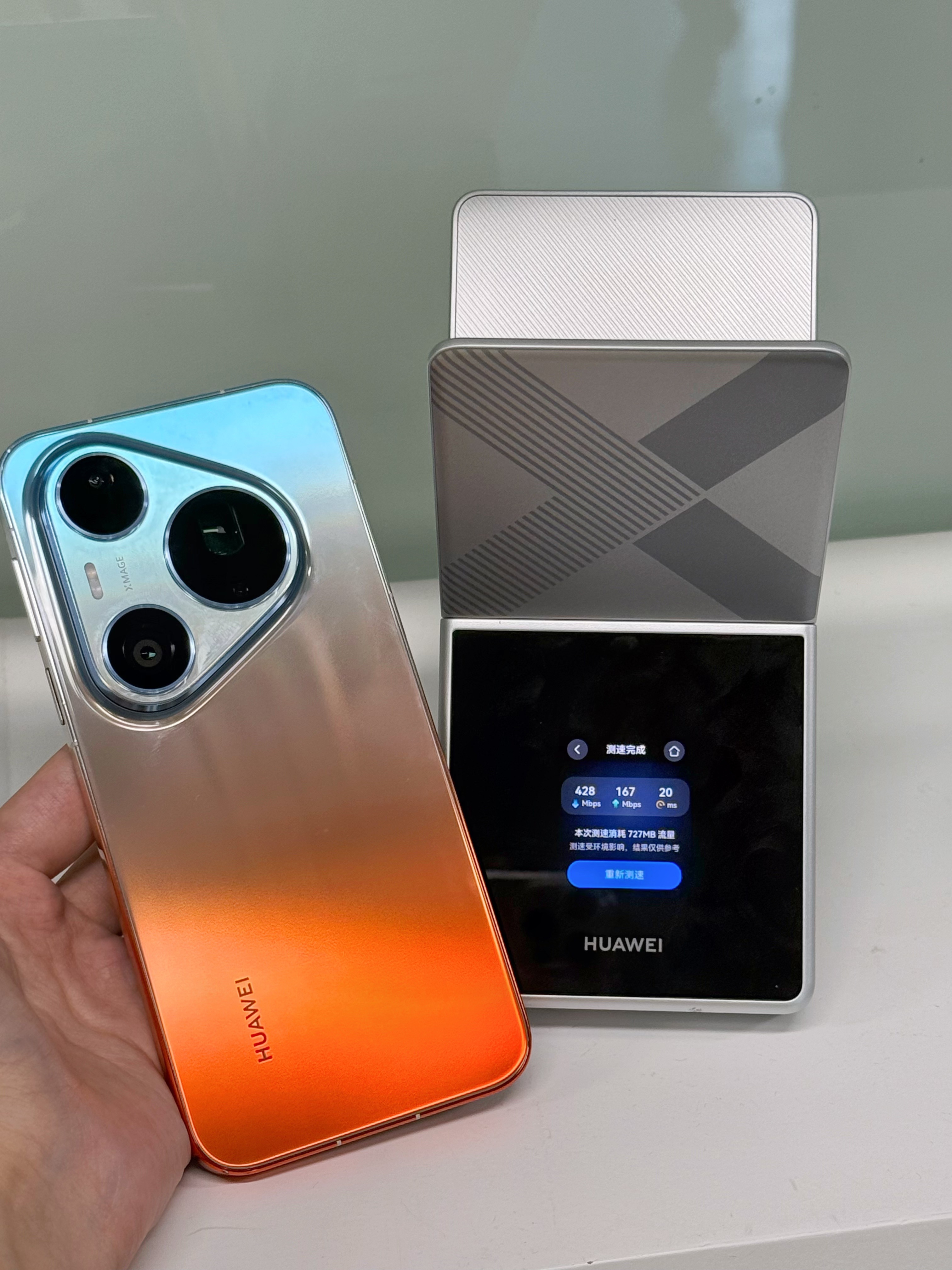 实测华为随行WiFi X，对比手机热点优势明显：弱网环境下信号更稳，人多场景也能