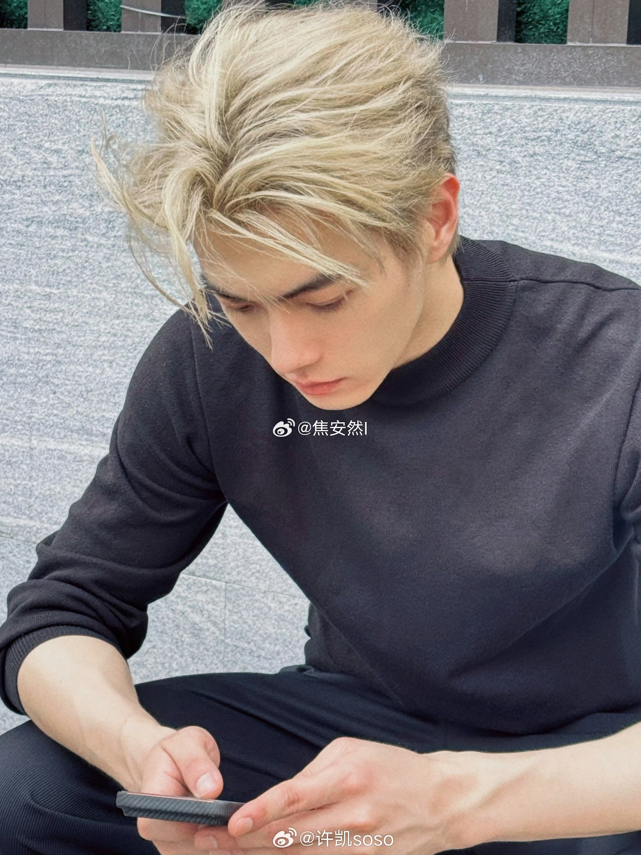 虽然但是，许凯这张真的好爱豆许凯自曝左脸曾缝过八针