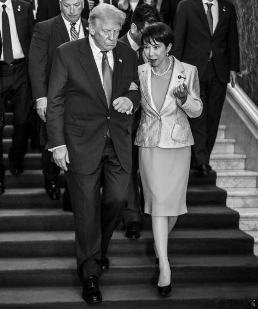 一些为军国主义余孽高市早苗叫唤的日本右翼与台独蛤蟆，还有境内外的“精日分子”，它