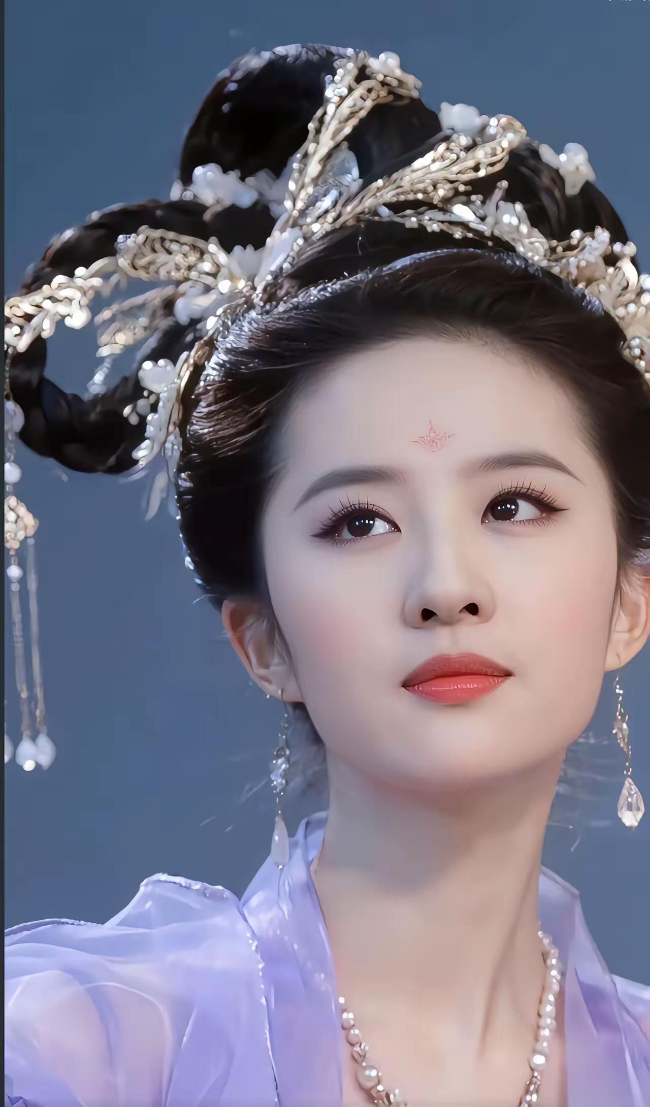 刘亦菲和陈红的嫦娥，谁数一谁数二？在当嫦娥这件事上，她们俩确实是天花板，绝对要数