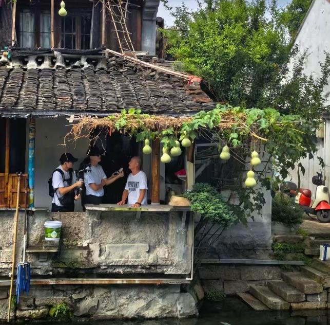 原来葫芦娃爷爷住在王羲之故居里！绍兴书圣故里，推开窗就是河，摇橹船慢悠悠从门前过