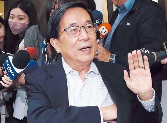 台湾青年联合会理事长何溢诚发文写道：“万一大陆要对台动武，恐怕连解放军人影都还没