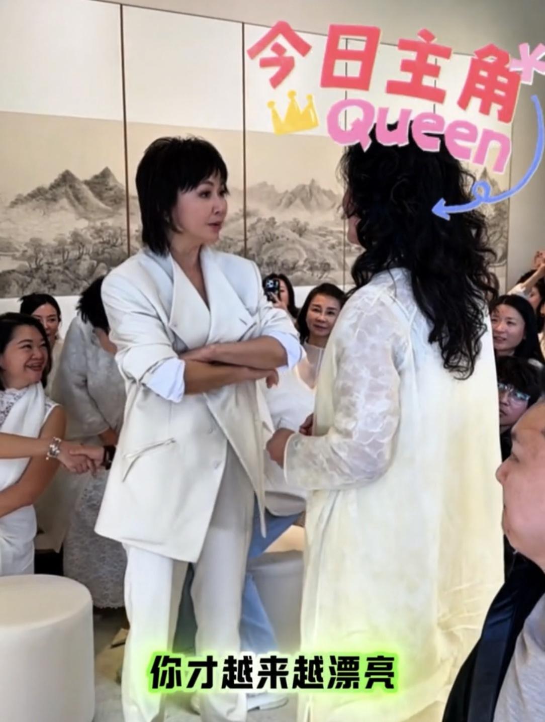 张兰人脉太广了吧。
她竟然和刘嘉玲也是好朋友？张兰参加刘嘉玲举办的SK-II活动