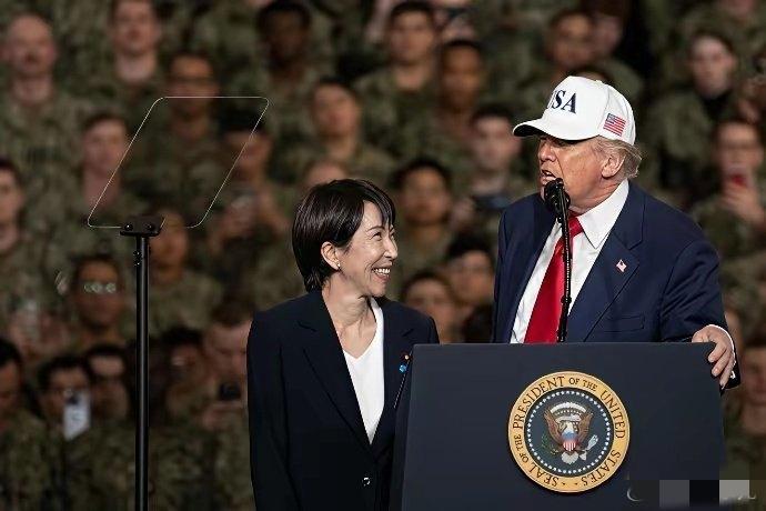 美日两国元首会晤那场面，真的是要多辣眼睛有多辣眼睛。
那亲密程度都快赶上偶像剧了