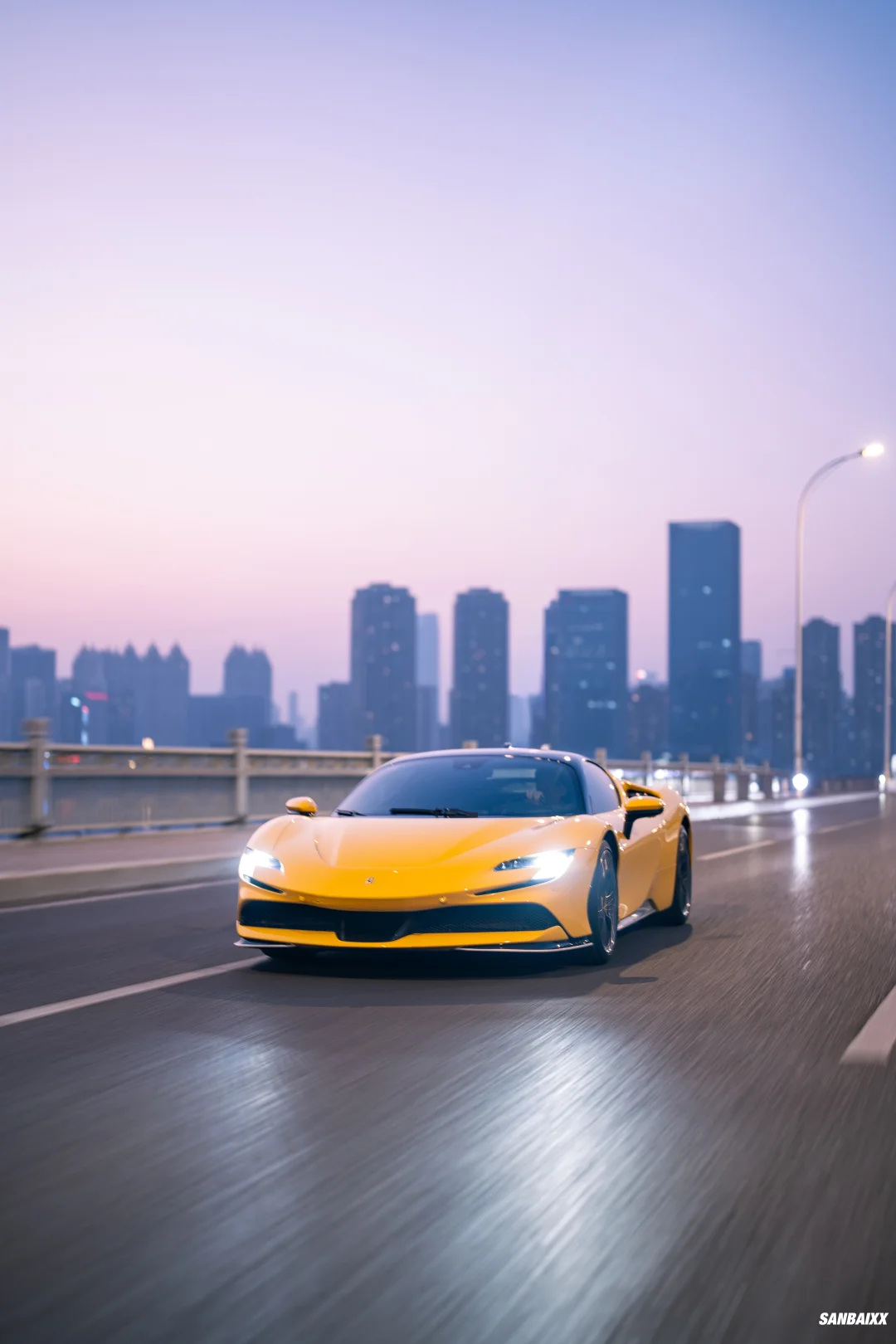 其实背景很多车 我P掉了罢了 法拉利SF90