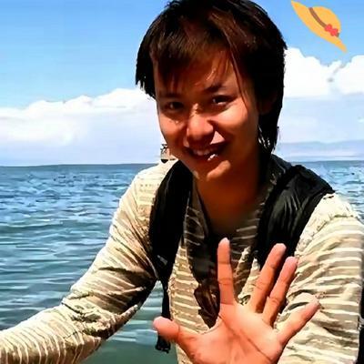 王垠，1979年出生于四川，清华计算机系硕博连读在读博士生。因不满学术，加上与导