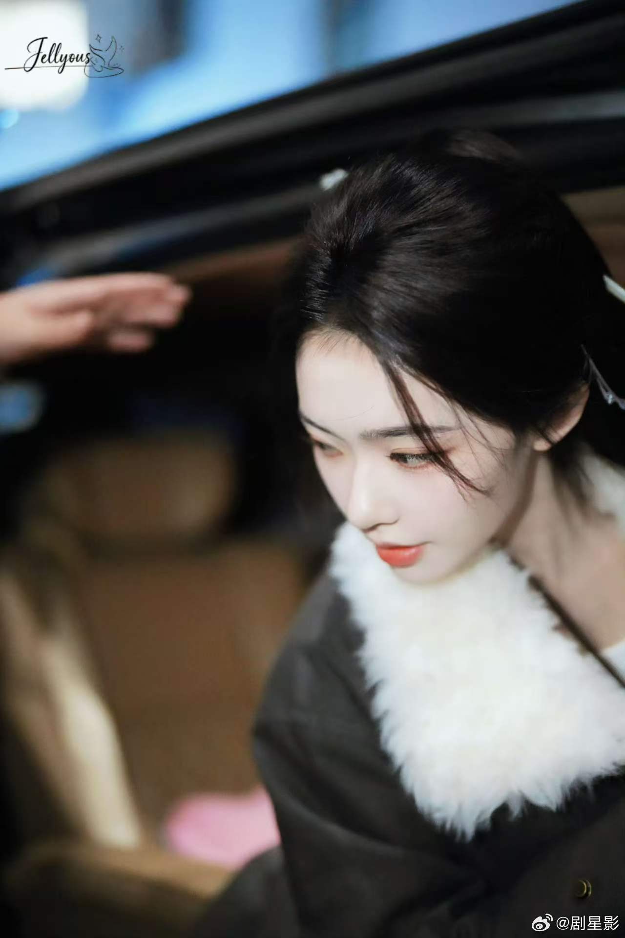 林允亲自下场安慰粉丝林允安慰粉丝 能被自己喜欢的人温柔接住情绪，大概是追星最幸福