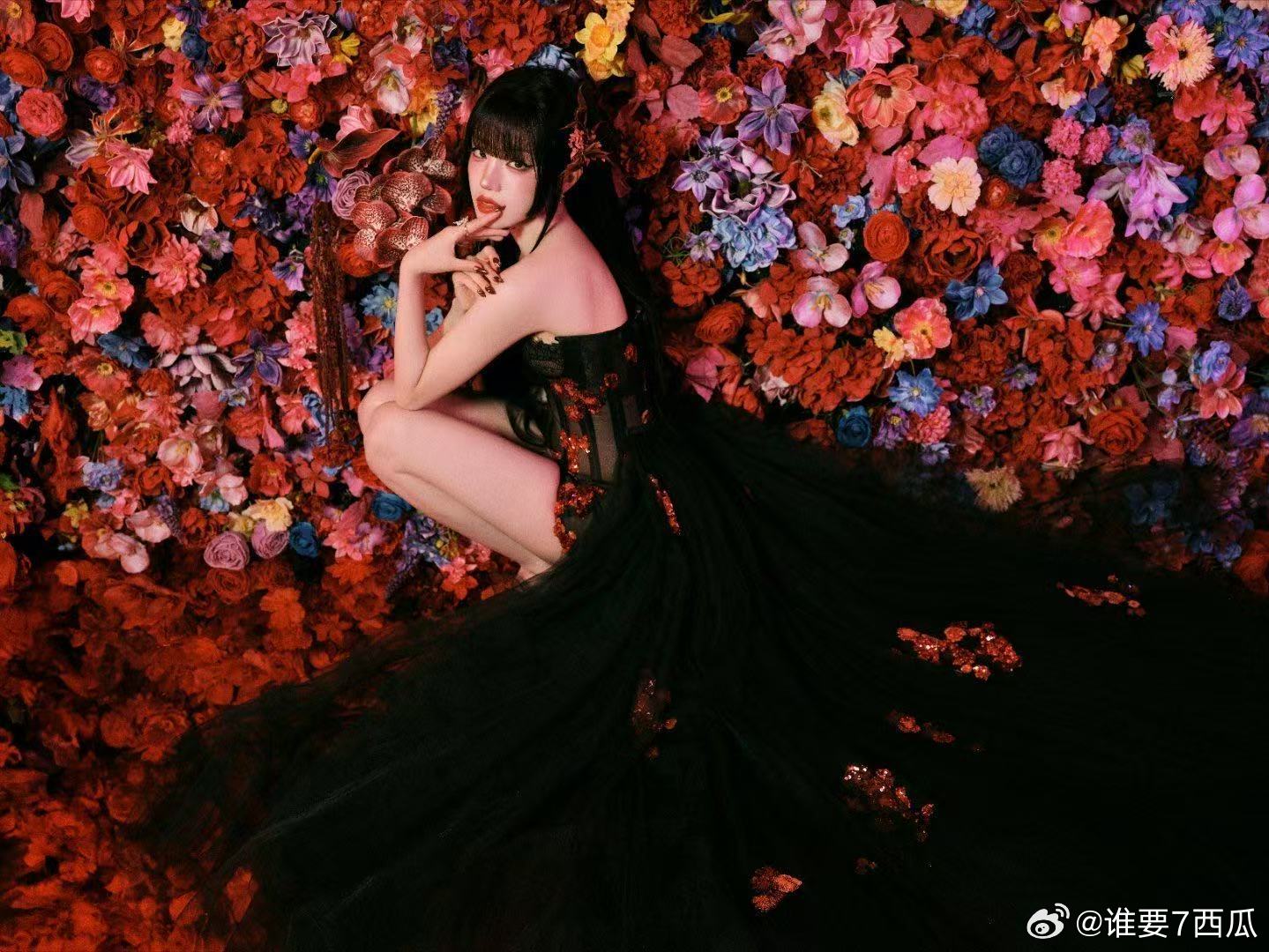 宋雨琦躺进花花世界里宋雨琦黑长直公主切 宋雨琦的黑长直发型是她的完美代表，每一个