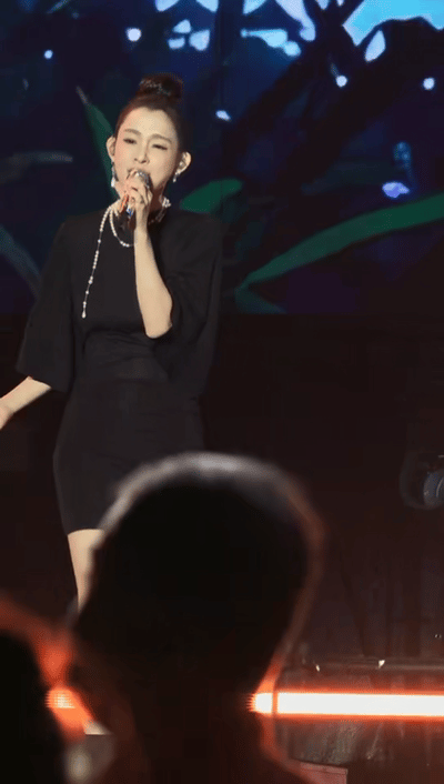 范玮琪保定演唱会那些花儿大合唱范玮琪在河北保定美的像那些花儿范玮琪亮相保定高碑店