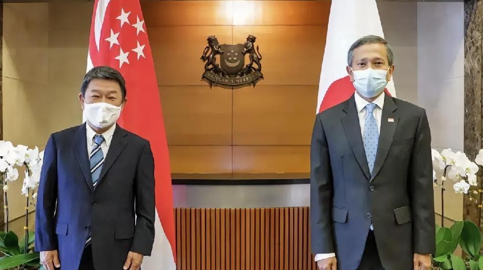 你这条素材有个时间线硬伤要先校准：茂木敏充2021年10月就卸任外相了，2024
