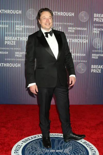 马斯克被法国传唤
        法国司法部门搜查x平台办公室并传唤马斯克！
 