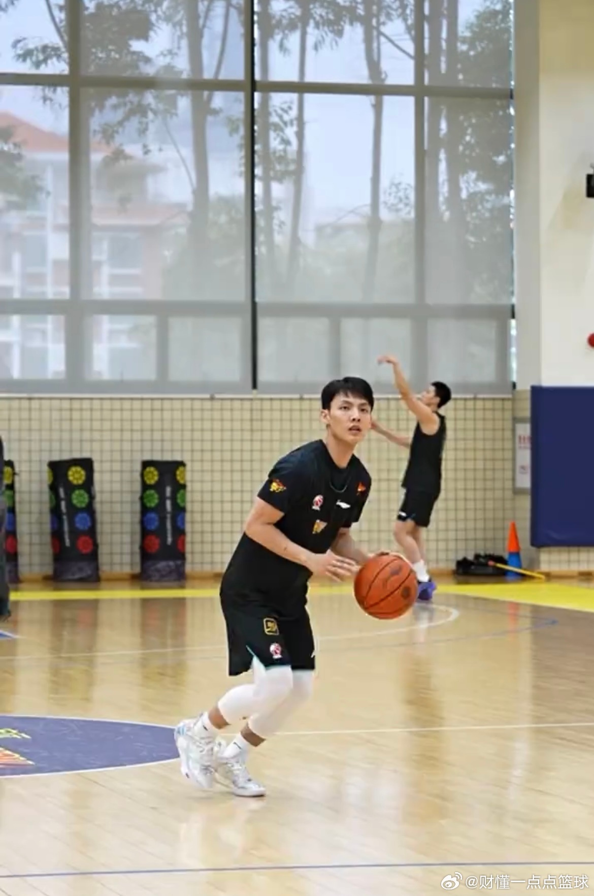 备战照曝光！广东宏远全力冲刺，今晚主场复仇北京，拒绝被双杀！广东宏远最新备战训练