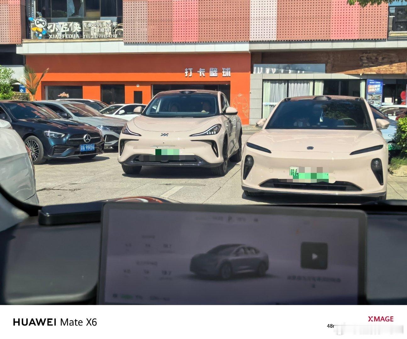 颜色一样，还都是眯眯眼，现在新能源车样子怎么都这么像？ ​​​