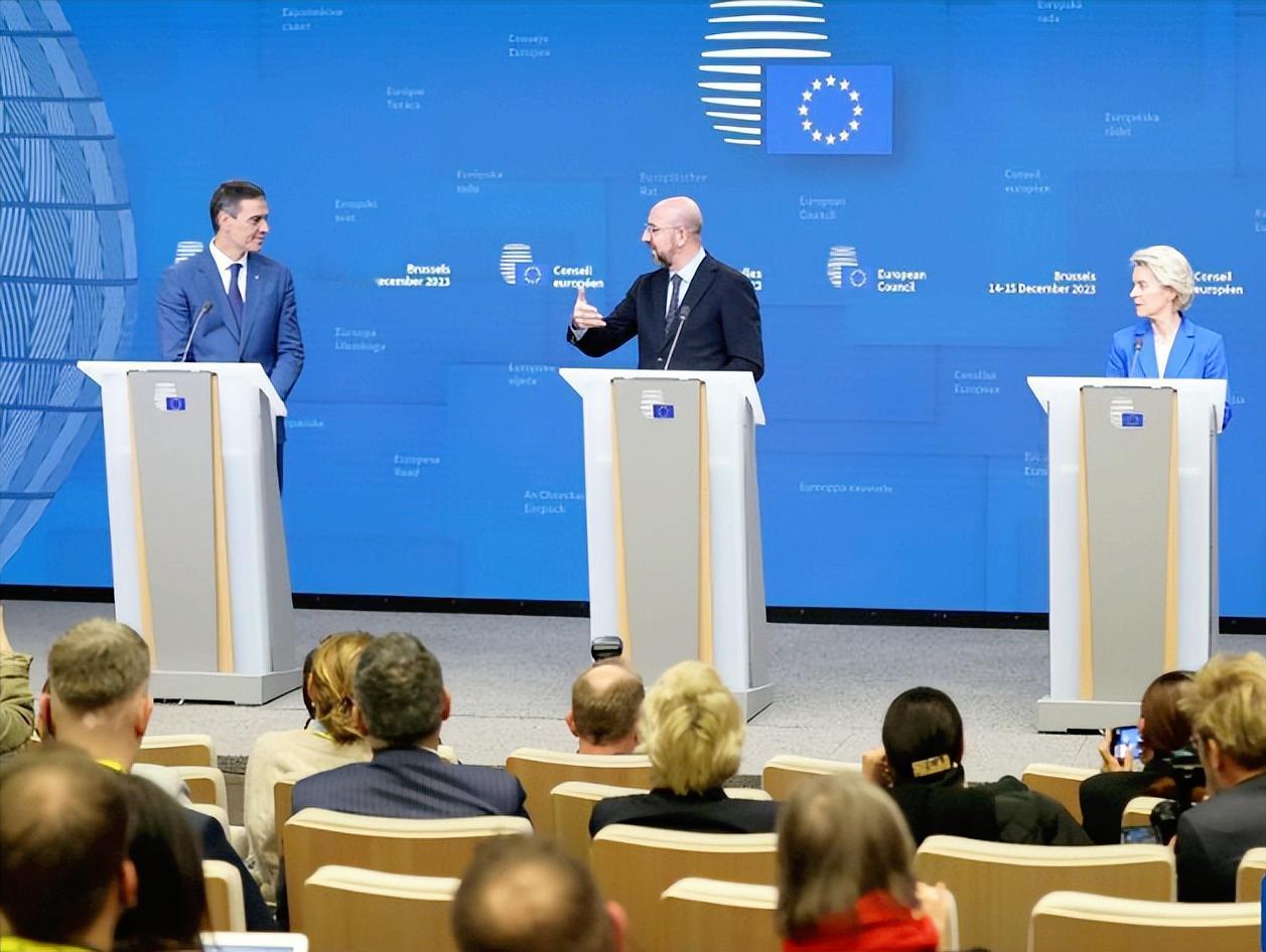 欧盟为这900亿对乌援助快吵翻了，布鲁塞尔开了场欧盟峰会，本来是想商量大事，结果