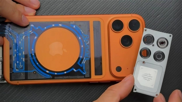 红魔11 Pro+首发风冷水冷双散热，移植到iPhone 17 Pro Max后