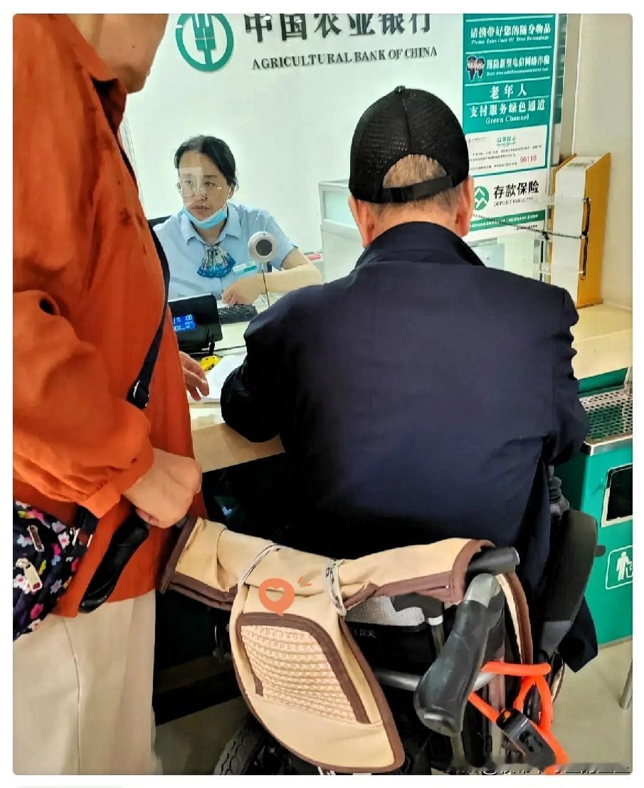 表弟突发心梗死了，去年借了当事人五万元，也没有打条子，当事人委婉讨要过几回，大姨