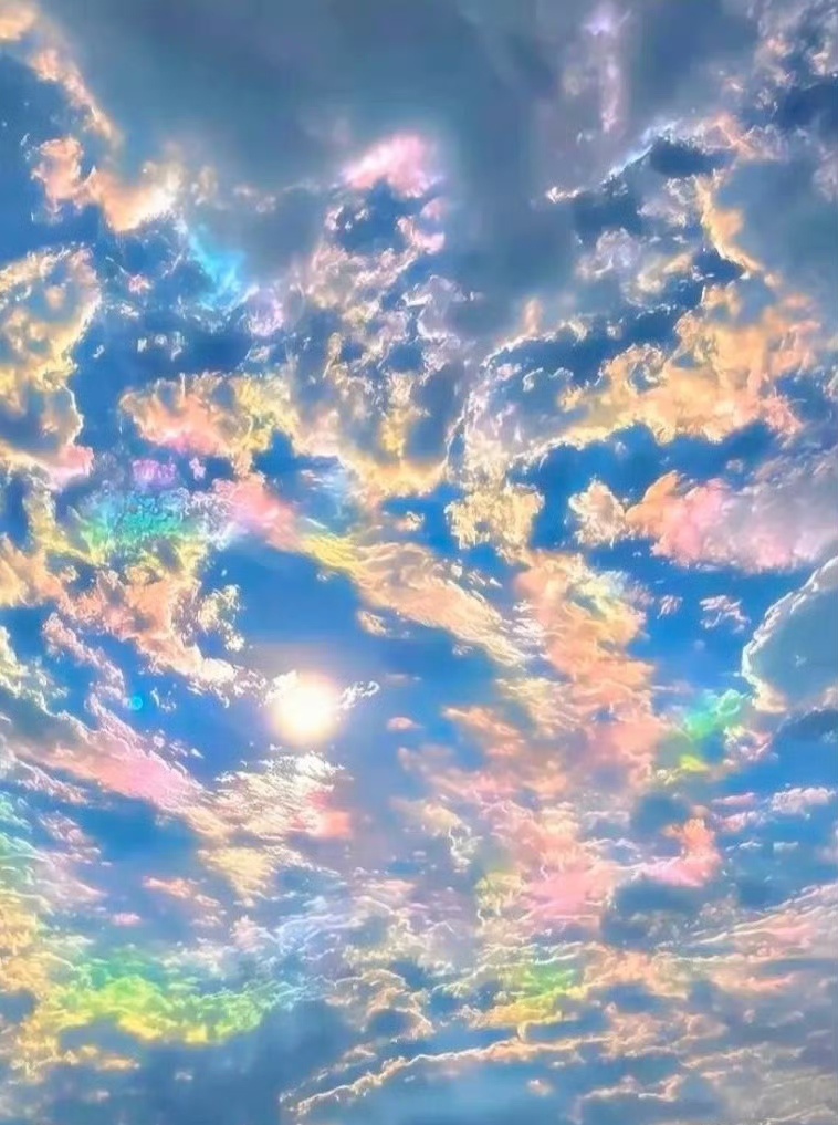 武汉上空现绝美虹彩云绝美彩虹云，好运自然来！ 