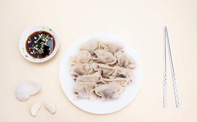 在早年间不管是猪杂、牛杂、羊杂这些，吃不上饭、吃不饱的人们没几个看得上。没有油、