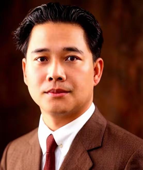 汪精卫老婆陈璧君，往他坟里灌了5吨碎钢铁，浇筑成一个铁疙瘩，以为能护他周全。结果