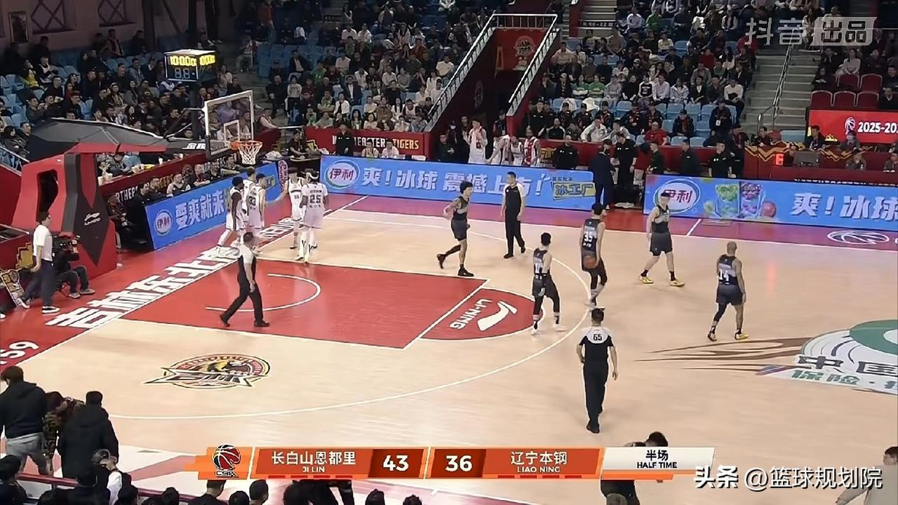 辽宁队半场又挖坑，落后吉林7分结束半场！

辽宁男篮客场挑战吉林的比赛，目前半场