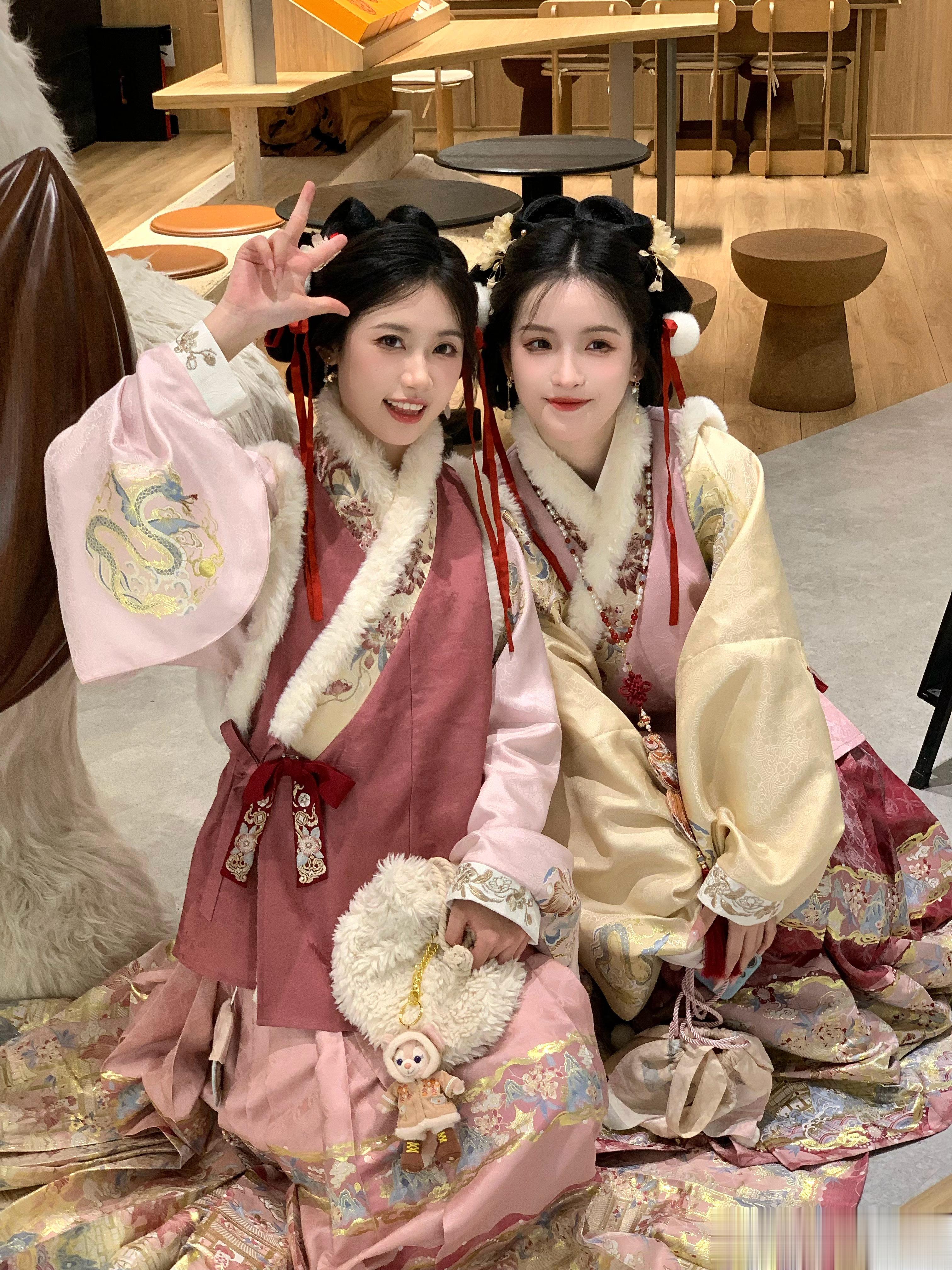 福娃一对💖❤️小金鱼的织金马面闪闪的太美咯 ​​​