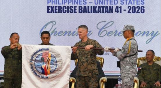 中东战火没结束，七国1.7万大军压境中国！目标台湾？
 
当霍尔木兹海峡的油轮警