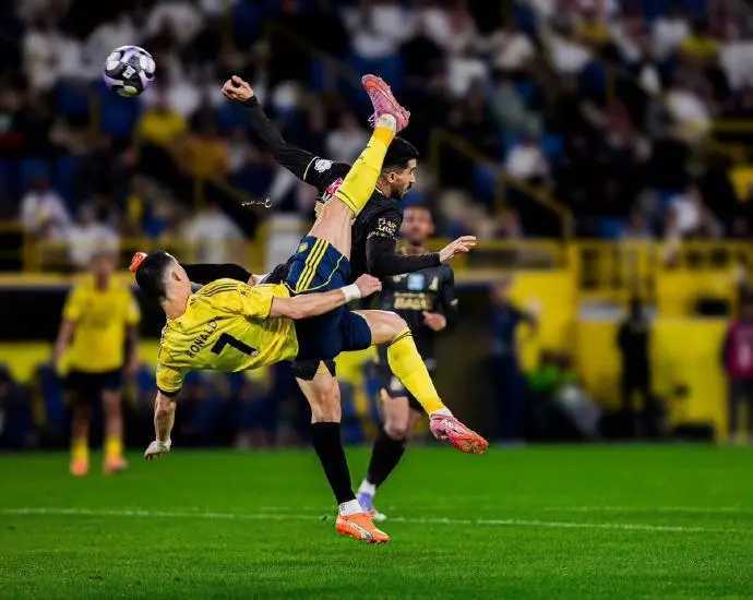 4-1横扫！利雅得胜利9连胜4分领跑沙特联 40岁C罗96分钟惊天倒钩封神 北京