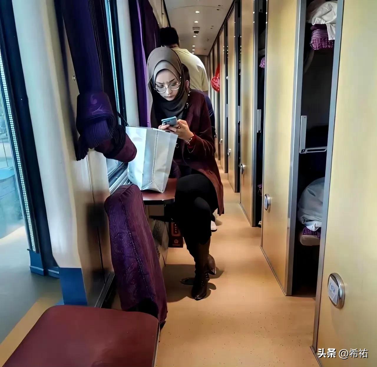 尊重各个民族的习俗，该说不说，女生的坐姿，一般人还真不行？上一个做到的明星，我印