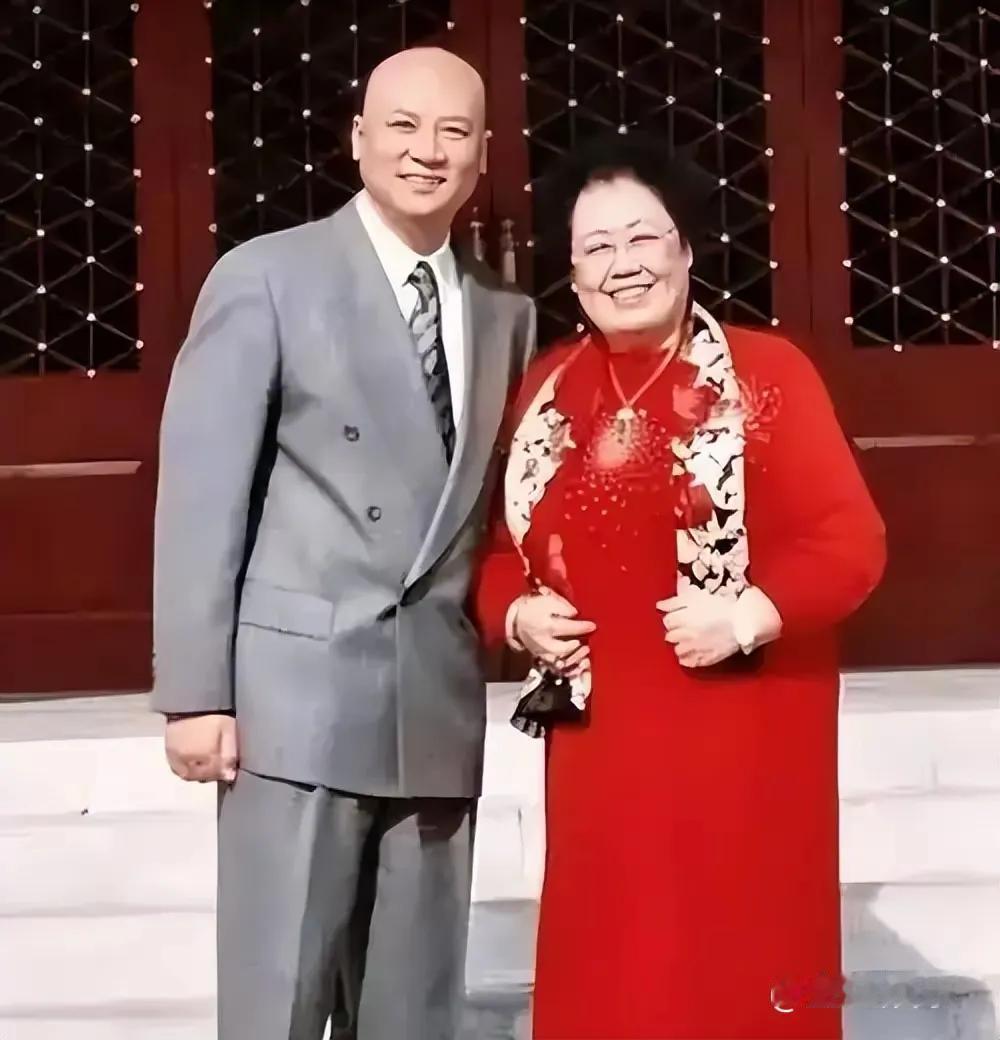 近日，坐拥580亿资产的陈丽华立下遗嘱，引发广泛关注。她决定给儿女每人分配100