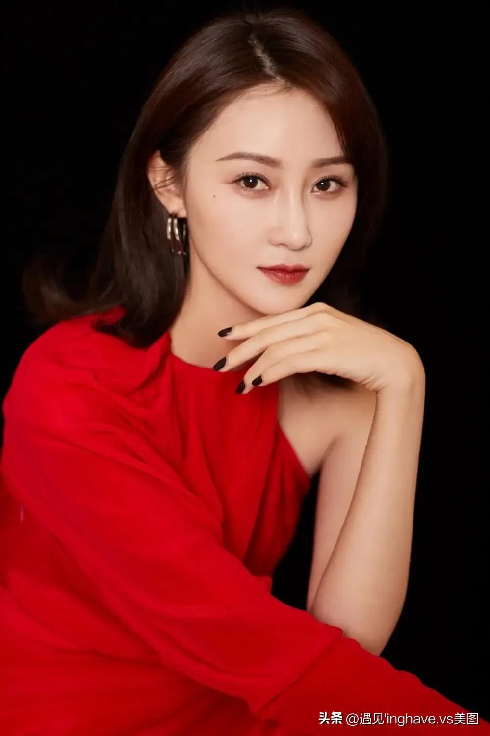 林鹏万鹏美女气质好