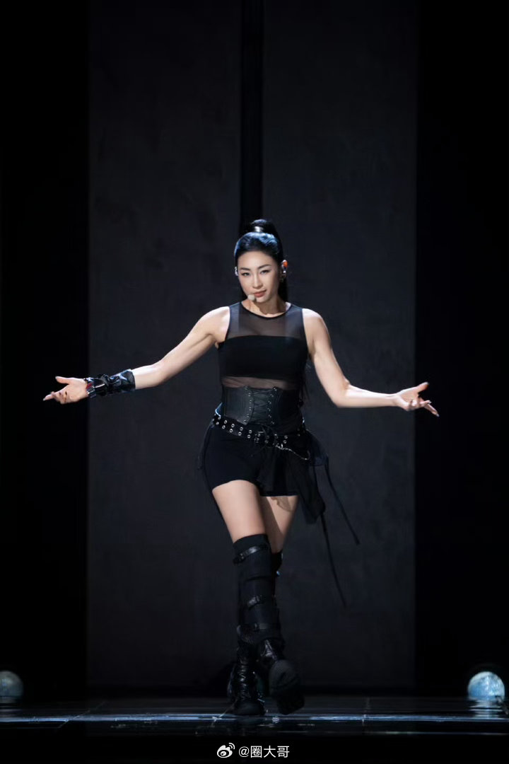 十个队长都想选淡淡淡淡不愧是浪姐团宠啊，在一公的分组过程中，居然十个队长都想选淡